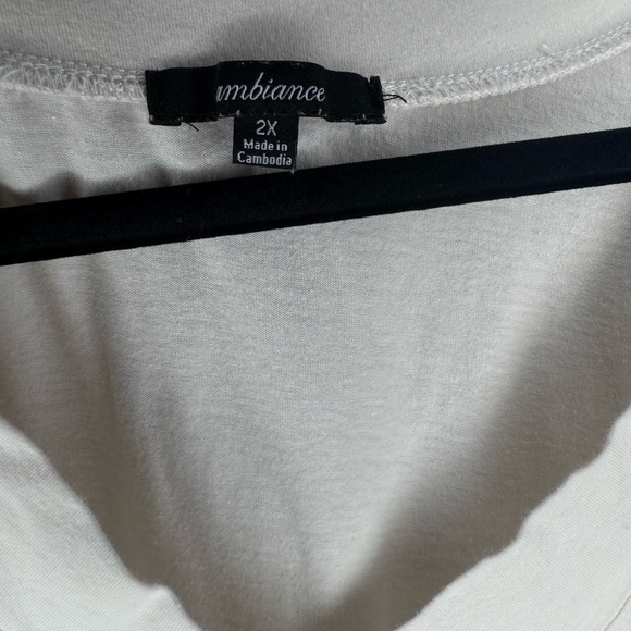 Ambiance White V-Neck Short Sleeve T-Shirt Women’s 2X - Picture 3 of 4